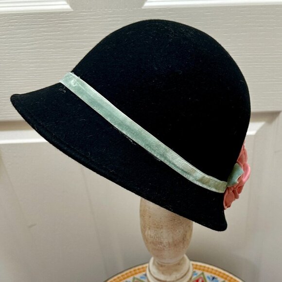 Elegant Wool Felt Cloche Bucket Hat Embellished With Satin Flowers Special Event - Picture 11 of 16